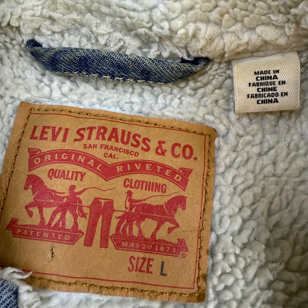 Levi Strauss Sherpa Lined Denim Jacket Womens L Light Wash Trucker Warm - Picture 3 of 8